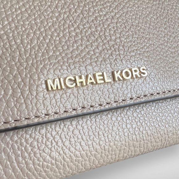 NWT Michael Kors Large Pebbled Leather Tri-Fold Wallet in Truffle (Nude) $158 - Picture 7 of 17